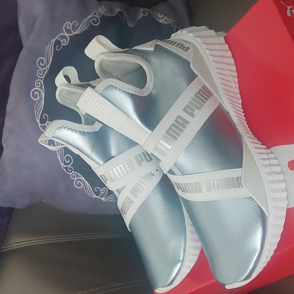 BNWB Puma women's Defy Mid Cross Trainer size 7. - Picture 14 of 16